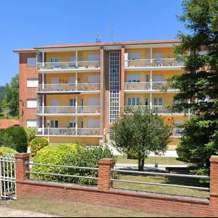 Piso Con Terraza Y Zonas Verdes *