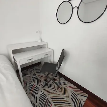 Piso Con Terraza Y Zonas Verdes *