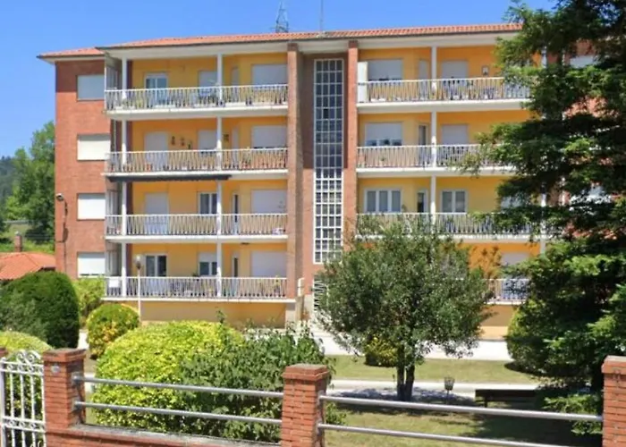 Piso Con Terraza Y Zonas Verdes *