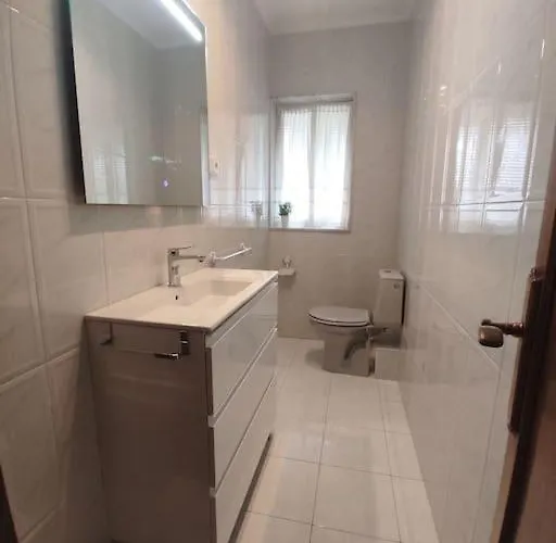 Piso Con Terraza Y Zonas Verdes